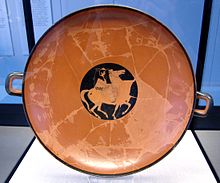 Rider on a red-figure kylix by Kachrylion and Euphronios Rider Staatliche Antikensammlungen 2620 full.jpg