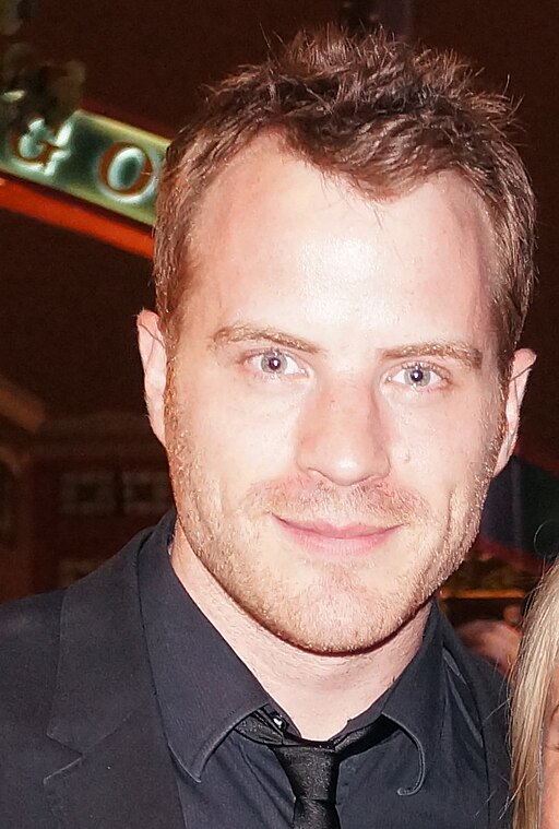 Robert Kazinsky 2013