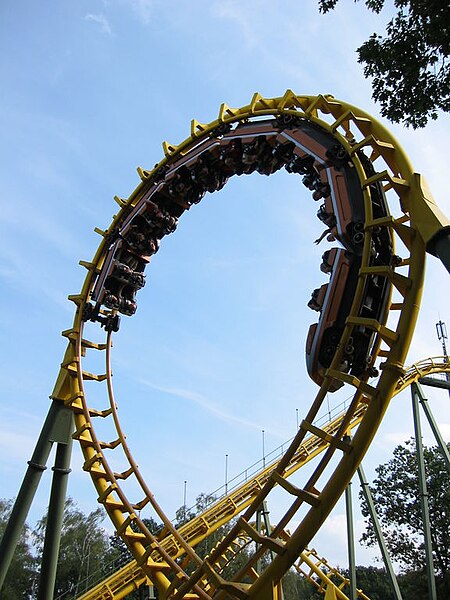 ไฟล์:Rollercoaster_Tornado_Avonturenpark_Hellendoorn_Netherlands.jpg