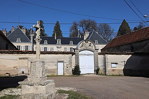 Saint-Anthot (21) Croix et château - 01.jpg