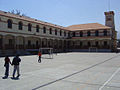 Edificio antiguo donde actualmente se encuentra el patio principal del colegio.