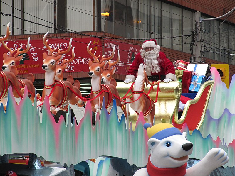 File:Santa Claus Parade Toronto 2009 (2).jpg