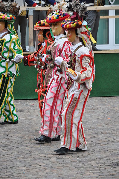 File:Schömberg Fasnet 2014Mo Narrensprung 05.jpg