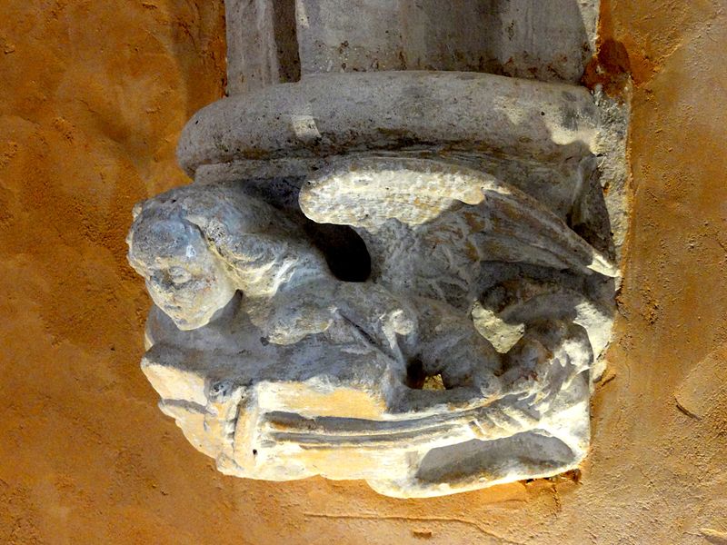 File:Senlis (60), ancien évêché, chambre des anges, consoles sculptées en anges, 20.03.2013 1.jpg