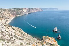 Западное побережье крыма. Черное море Севастополь. Царский пляж Крым. Черное море Севастополь Балаклава. Севастополь черное море черное.