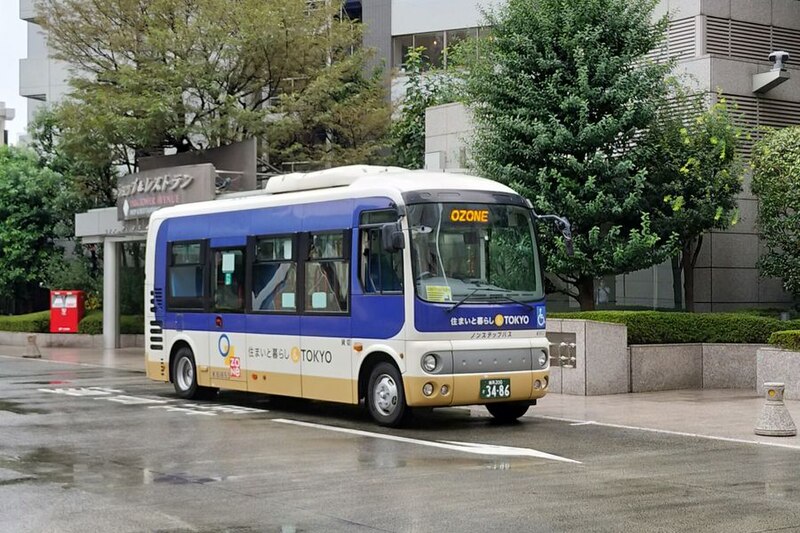 File:Shinjuku park tower shuttle bus.jpg
