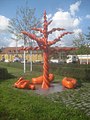 Roter Baum, Skulptur von Mariella Moslerlackierte Bronze, Edelstahl, 2004, Stuttgart-Mitte, Konrad-Adenauer-Straße 2, Fußgängerüberweg vor dem de:Stadtmuseum Stuttgart.