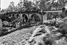 Steile Rocky Creek Eisenbahnbrücke (Ideraway) .jpg