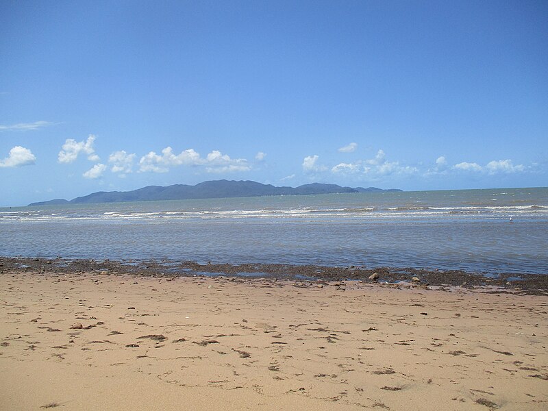 File:Strand Looking Onto Magnetic Island.jpg