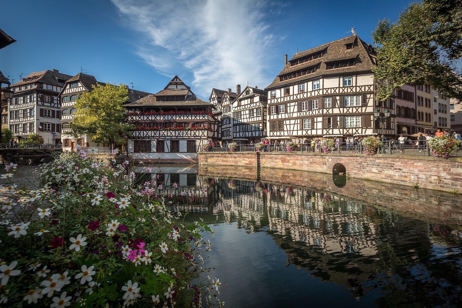 Strasbourg Petite-France place Benjamin-Zix septembre 2015.jpg