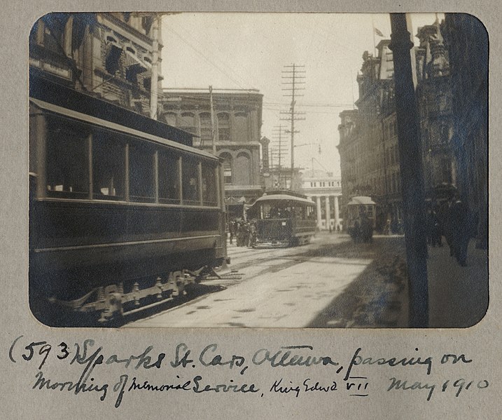 File:Streetcars in Ottawa (PR2004-004.8.2-593).jpg