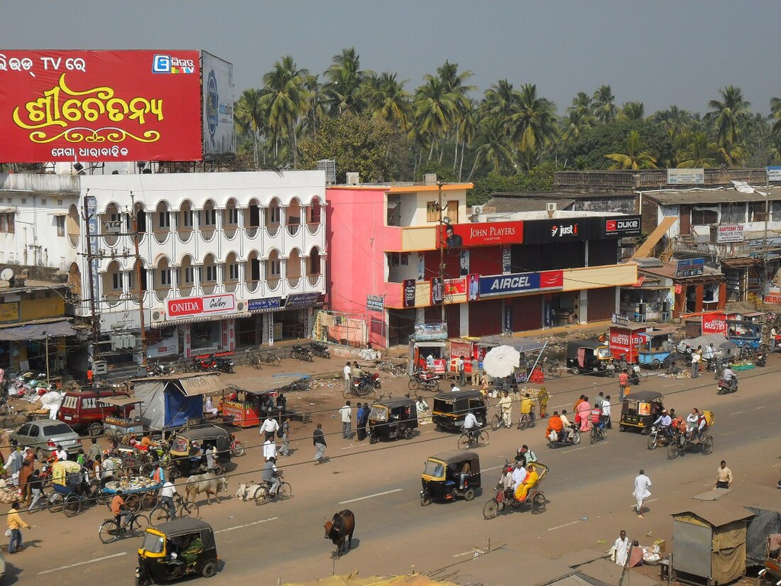 File:Streetscape, Puri.JPG