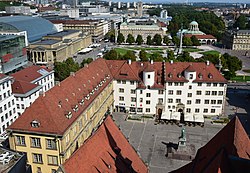 Schillerplatz mit Prinzenbau und Alter Kanzlei.