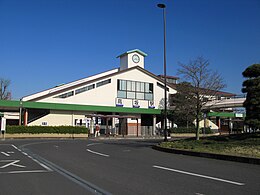 Entrée ouest de la gare de Takasaka 20120326.JPG