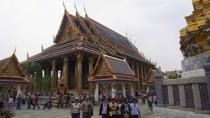 File:The Grand Palace Bangkok (12444872835).jpg