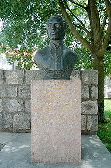 Spomenik Jurju Dobrili u Tinjanu
