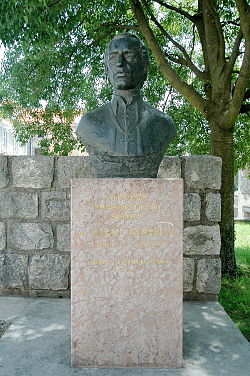 Tinjan Dobrila Denkmal 01.jpg