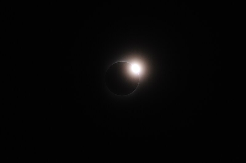 File:Total solar eclipse as seen from Kikai island Kagoshima prefecture Japan 20090722 1059 0593 1.jpg