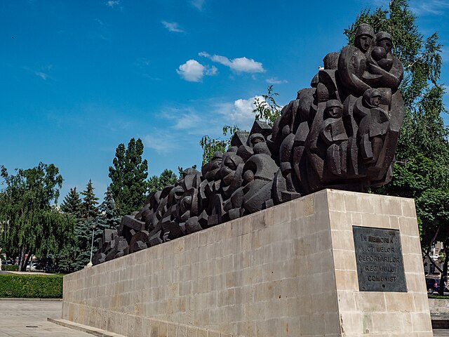 File:Train_of_Pain_-_The_Memorial_to_Victims_of_Stalinist_repression.jpg