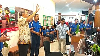 Training Penggunaan Mesin Antrian Di Dinas Penanaman Modal Badung Bali.jpg