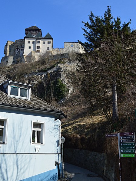 File:Trenčín Castle 54.jpg