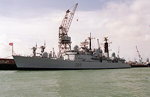 Type 42A guided missile destroyer HMS GLASGOW (D-88) tied up to the jetty at the Portsmouth Naval Base (330-CFD-DN-SC-94-01613).jpg