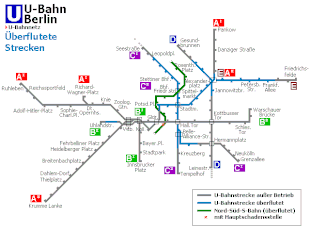 1945 flooding; green and blue indicate flooded sections, and x the main line under the Landwehr Canal. U-Bahn Berlin Uberflutete Strecken 1945.gif