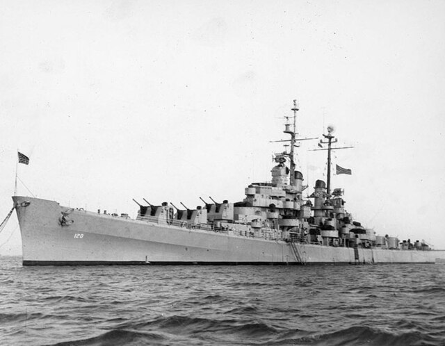 640px-USS_Spokane_%28CL-120%29_at_anchor%2C_circa_1946-1948_%28NH_99035%29.jpg