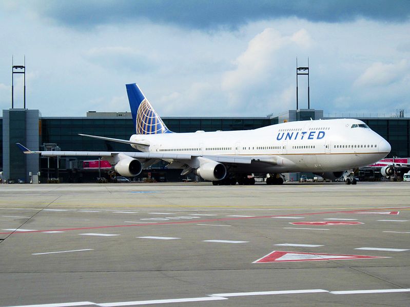 File:United Airlines ,Boeing 747-422, N119UA (14042279362).jpg