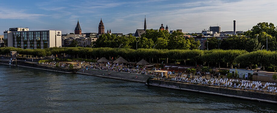 Beach on the Rhine River on the coast of Mainz.