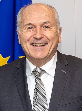 <span class="mw-page-title-main">Valentin Inzko</span> Austrian diplomat (born 1949)