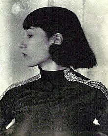 Vera Skoronel v kostýmu, počátek 20. let 20. století. Jpg
