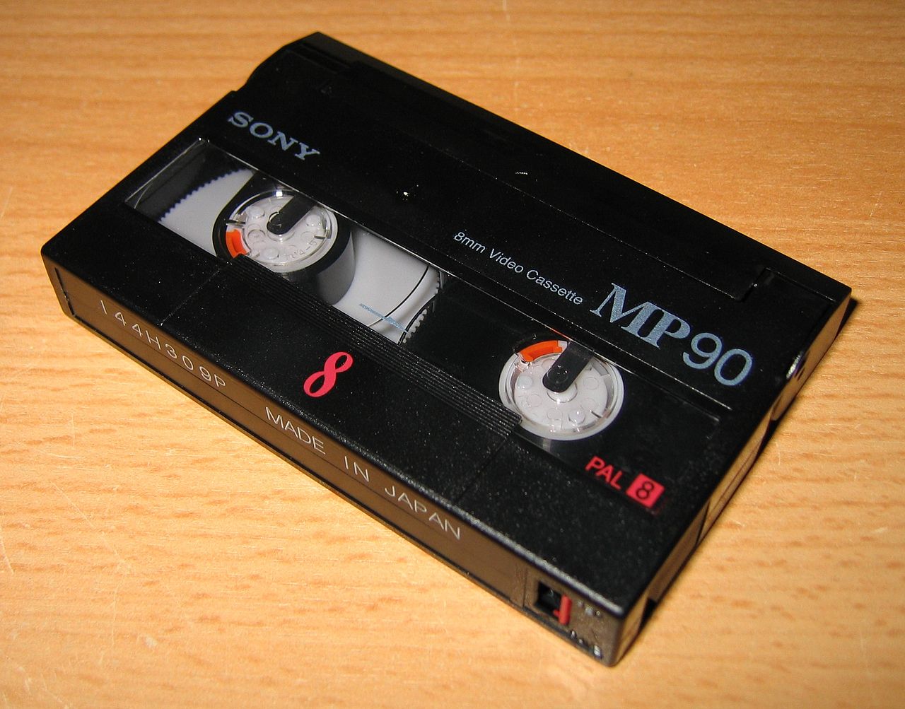 Contour Vestiging Kinematica File:Video 8 cassette.jpg - Wikimedia Commons