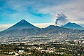 Volcáns rodeando Cidade de Guatemala