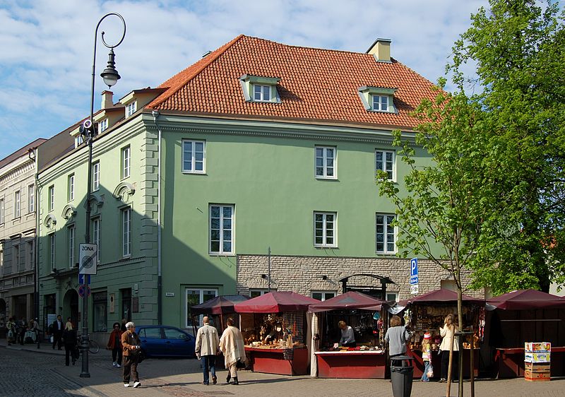 File:Vilnius house Pilies street.jpg