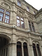 Viyana Devlet Operasi Binasinin Disi.jpg