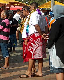 Wallisiens Futuniens à Nouméa - hommes avec manou et collier.jpeg