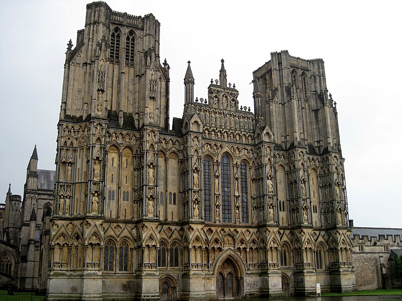 File:Wells Cathedral 02.jpg