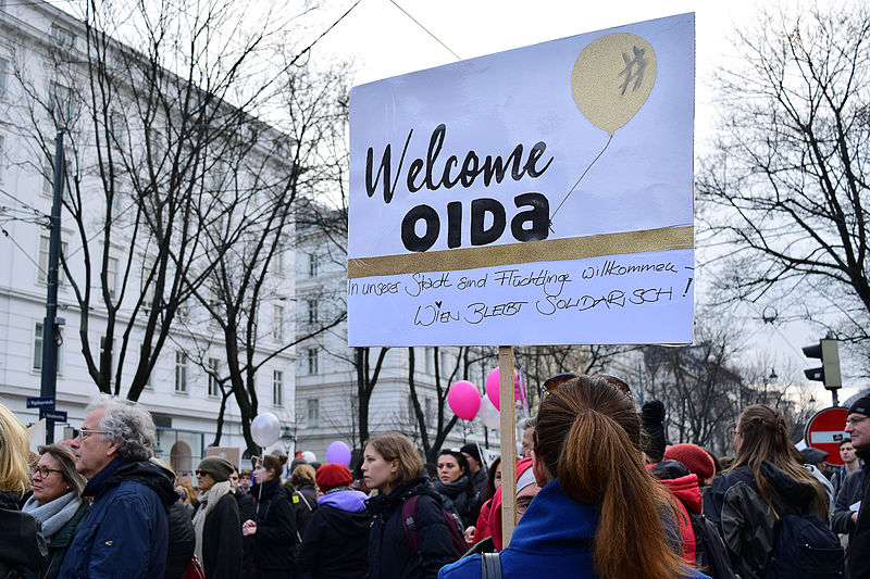 File:Wien - Demo Flüchtlinge willkommen - Welcome Oida.jpg