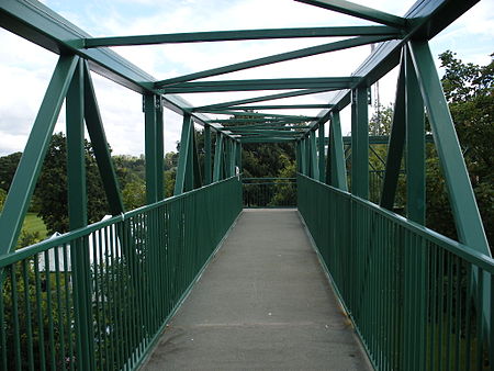 Tập_tin:Wimbledon_Queue_Bridge.JPG