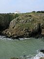 Falaise en contrebas de la chapelle de la Meule sur l'île d'Yeu