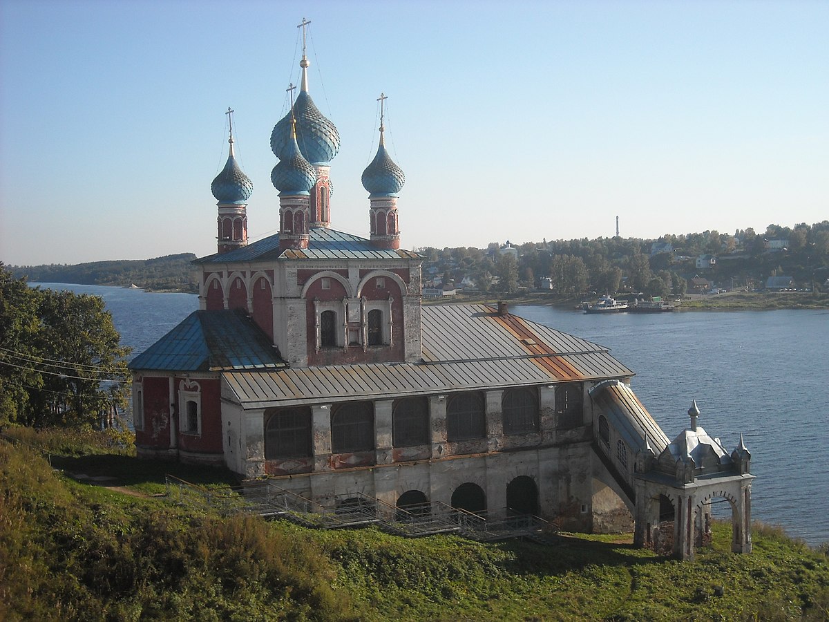 Казанская Церковь Тутаев осенью