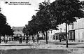 Place de la Libération devant l'église à Saint-Savin en 1908