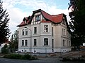 Villa mit Einfriedung und Resten des Gartens