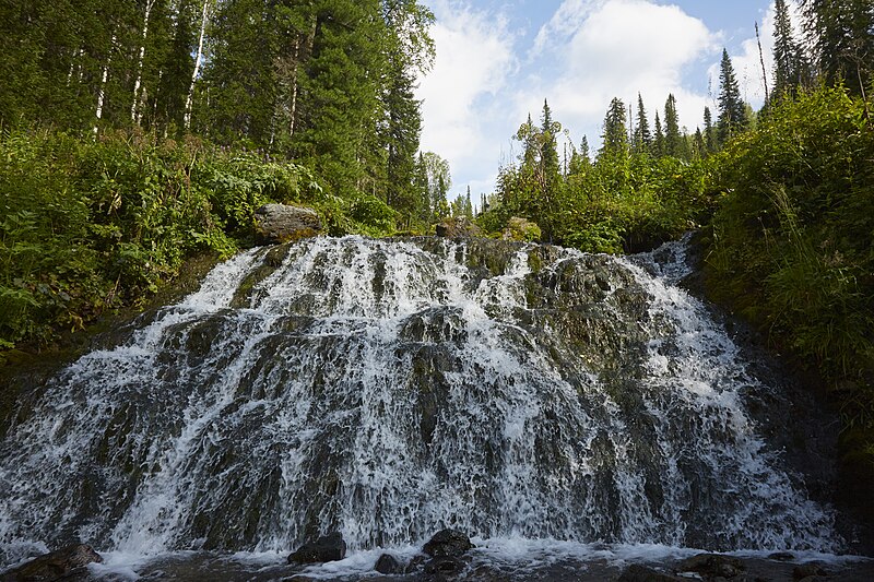 File:Водопад на ручье Глухарином.jpg