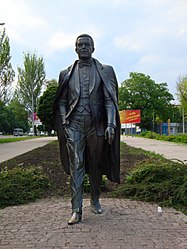 Прижизненный памятник Иосифу Кобзону в Донецке