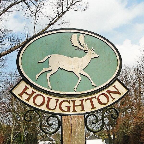 File:-2021-04-20 Houghton (Norfolk) Village Sign.jpg