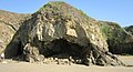 Grotte dans une falaise près de la plage de Trezmalaouen.