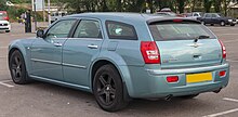 Файл:Chrysler 300C SRT8 6.1 front 20100801.jpg — Вікіпедія