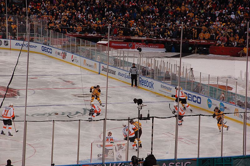 File:2010 NHL Winter Classic (4242701264).jpg